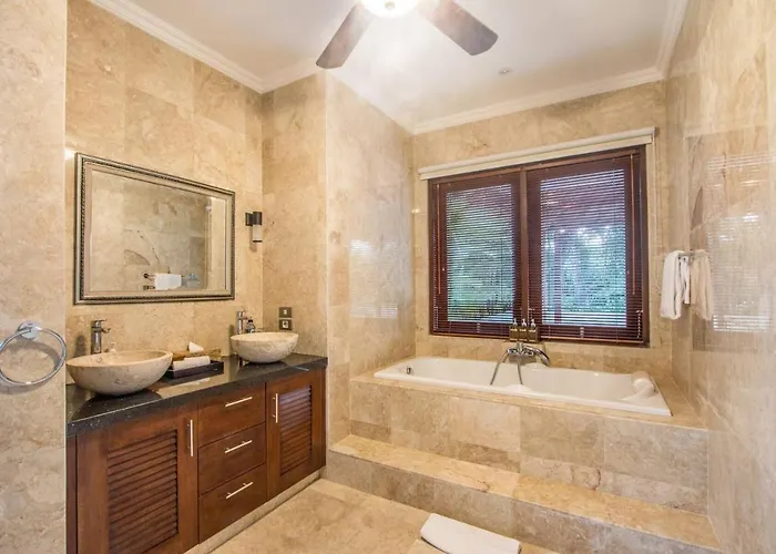 Kalimaya Iii Beautiful & Luxurious 3-bedroom Private With Pool 150-metres To